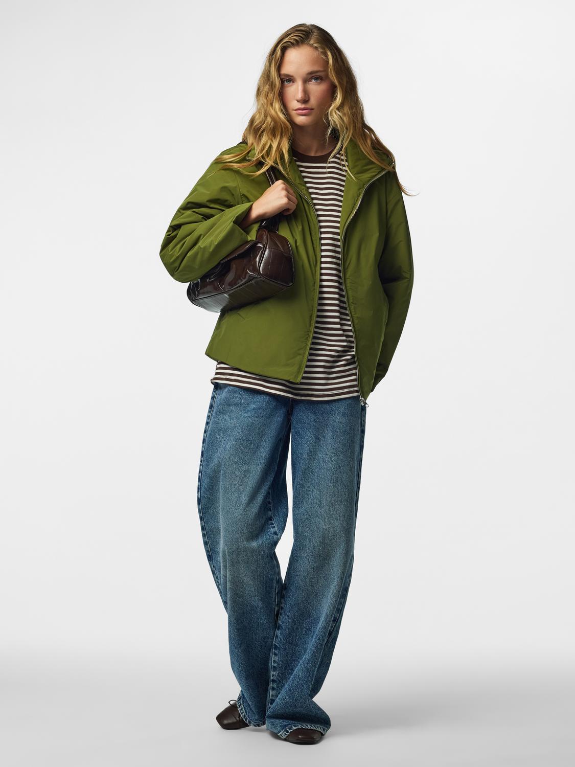 model_shot-front_full
